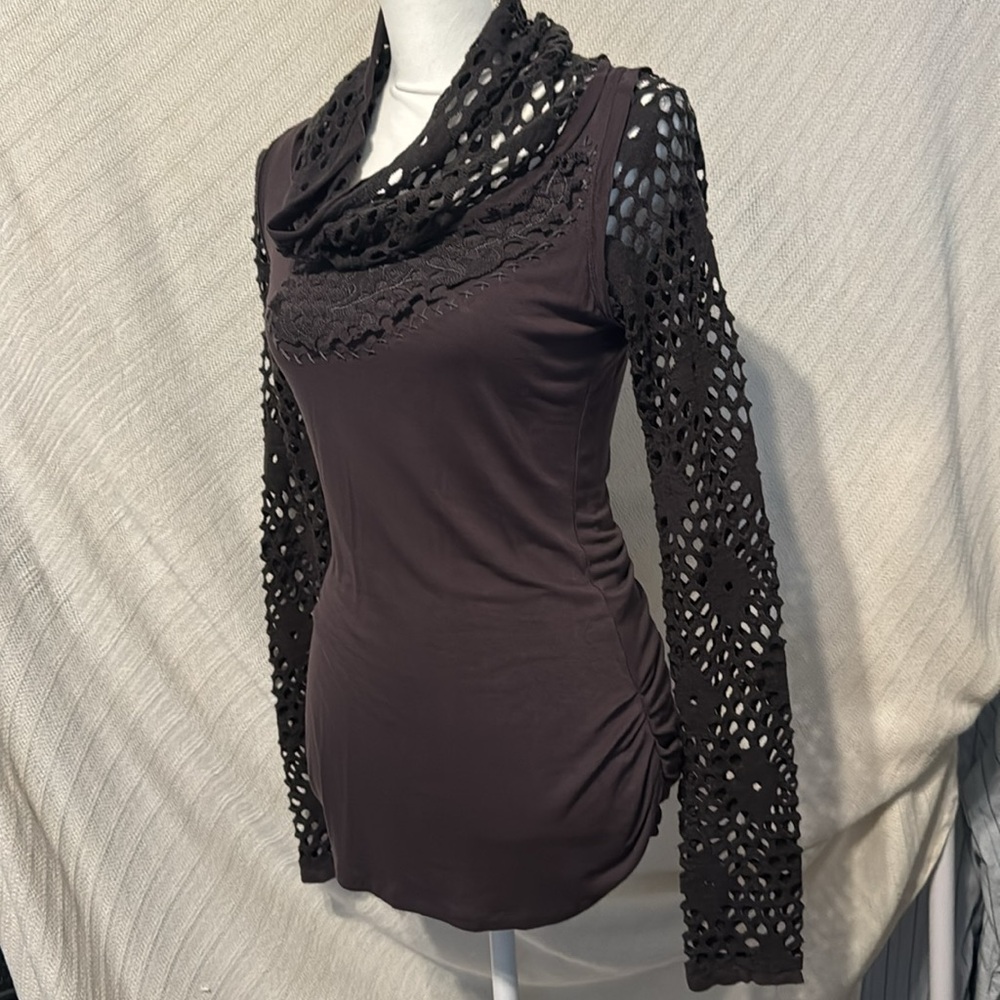 MOLLO RELLO Crochet Lace Long Sleeve Cowl Neck Embellished Tunic w Ruched Hem S